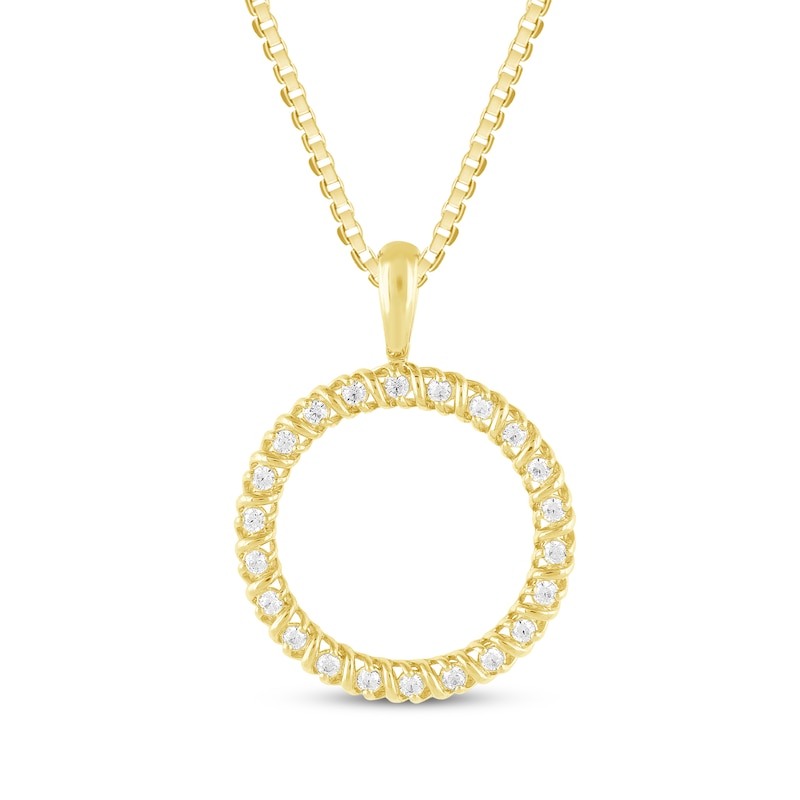 14kt Yellow Gold & Diamond Large Circle Clasp Necklace