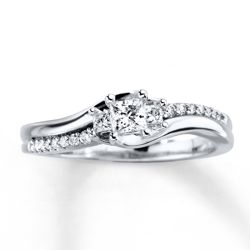 Main Image 1 of Previously Owned Diamond Engagement Ring 1/3 ct tw Princess-cut 10K White Gold