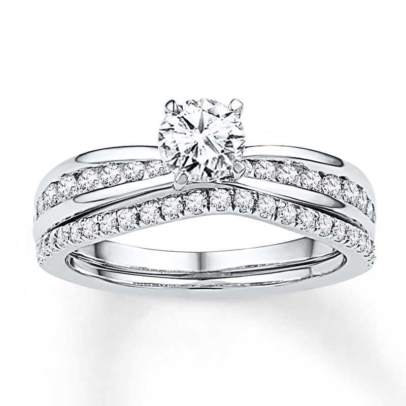 Main Image 1 of Previously Owned Diamond Bridal Set 7/8 ct tw Round-cut 14K White Gold