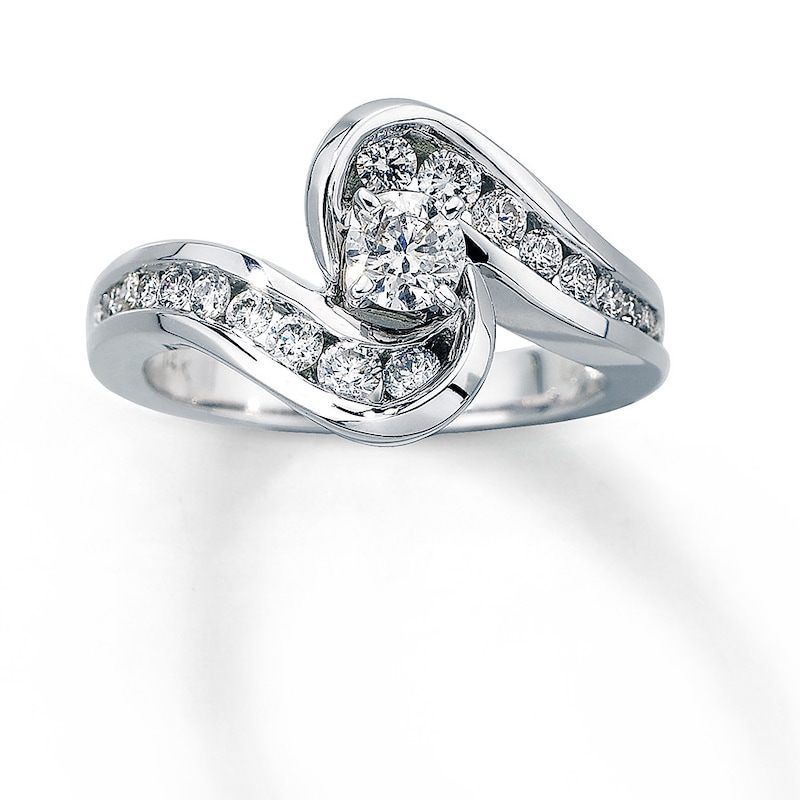 Main Image 1 of Previously Owned Diamond Engagement Ring 3/4 ct tw Round-cut 14K White Gold