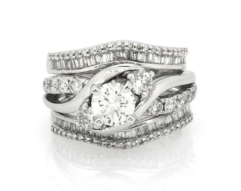 Previously Owned Round-Cut Diamond Three-Stone Bridal Set 1-1/2 ct tw 14K White Gold Size 4.5
