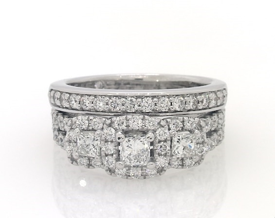 Previously Owned THE LEO Diamond Princess-Cut Three-Stone Bridal Set 1-1/3 ct tw 14K White Gold Size 5.25