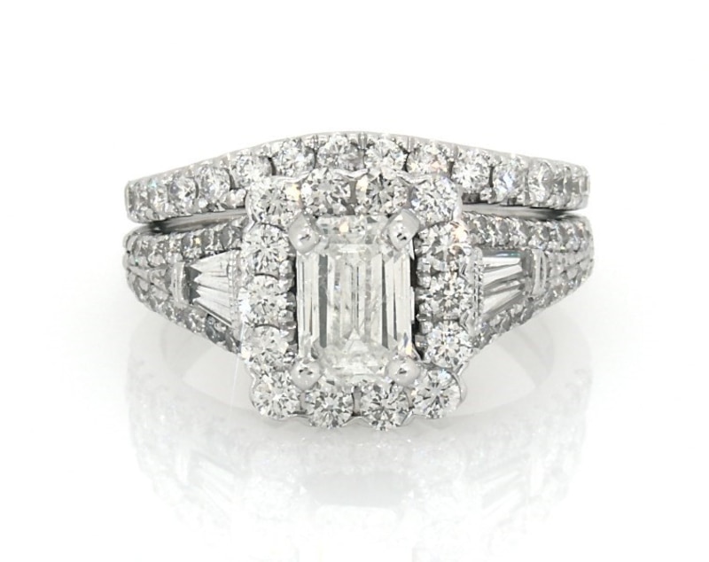 Previously Owned Neil Lane Emerald-Cut Diamond Halo Bridal Set 2-1/5 ct tw 14K White Gold Size 5.5