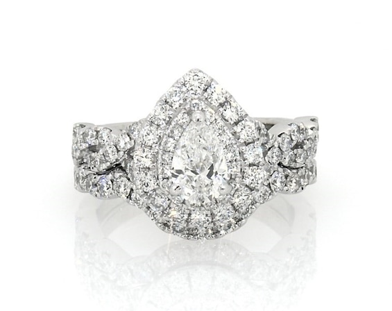 Previously Owned Neil Lane Pear-Shaped Diamond Halo Bridal Set 1-1/2 ct tw 14K White Gold Size 5.25