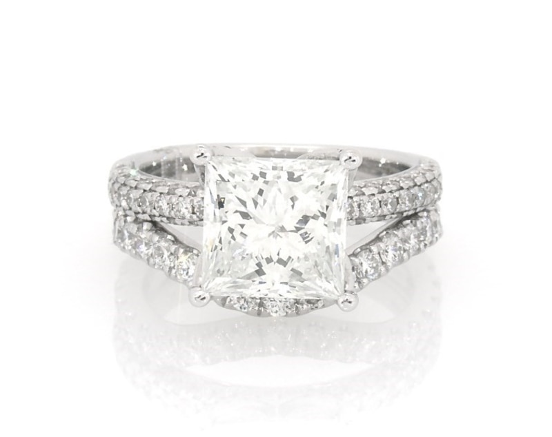 Main Image 1 of Previously Owned Monique Lhuillier Bliss Princess-Cut Lab-Grown Diamond Bridal Set 4 ct tw 18K White Gold Size 5.5